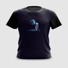 Camiseta Camisa Astronauta Olhando Para Terra