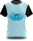 Camiseta Camisa Baleia Nadando no Mar