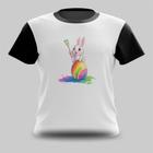 Camiseta Camisa Coelho da Páscoa Colorindo Ovo