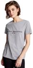 Camiseta feminina Tommy Hilfiger com logotipo bordado de ajuste regular