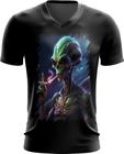 Camiseta Gola V Alien ET Fumando Alienígena 1