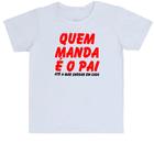 Camiseta Infantil Quem manda é o pai até a mãe chegar em casa