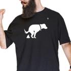 Camiseta masculina cachorro cagando