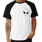 Camiseta Raglan Pocket Alien - Foca na Moda