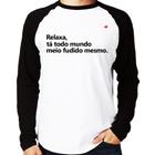 Camiseta Raglan Relaxa, tá todo mundo meio fudido mesmo Manga Longa - Foca na Moda