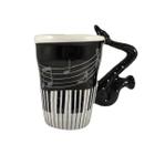 Caneca Musical com Detalhe Amassado e Alça de Saxofone