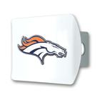 Capa de engate FANMATS NFL Denver Broncos branca com logotipo cromado