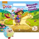 Chaveiro de Pelúcia Botas + Livro Dora Aventureira Brincando com Cavalo