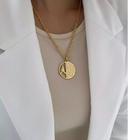 Colar Feminino Corrente Elo Português Grossa Folheado Ouro com Pingente Medalha Redonda Oração Pai Nosso Tendência Moda