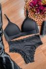 Conjunto básico feito em microfibra e renda- bojo estilo bananinha- sem aro- calcinha estilo tanga com detalhes em renda