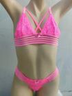 Conjunto de lingerie modelo Barbie