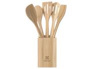 Conjunto de seis utensílios de cozinha feitos de bambu da marca Electrolux, incluindo cinco colheres e espátulas diversas dentro de um suporte organizador também de bambu.
