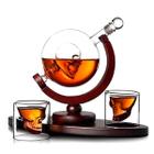 Decanter Whisky Caveira Com Base e Dois Copos Skull