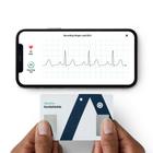 Dispositivo de ECG pessoal do tamanho de uma carteira KardiaMobile Card - Grave eletrocardiogramas de derivação única em qualquer lugar e detecte batimentos cardíacos irregulares - da AliveCor