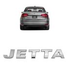 Emblema letreiro linha Volkswagen Jetta ano modelo 2015 acima porta mala