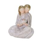 Escultura Casal Bebe No Colo Resina 10X10Cm - Mabruk