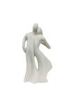 Escultura de Casal Namorados Mini Estatua em Cerâmica