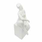 Escultura Decorativa Branca Dama Sentada Finos Traços