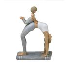 Escultura mulher Yoga com bebe de resina 13x7x19cm - Mabruk