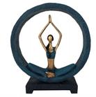 Estatueta yoga no circulo sukhasana