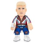 Figura de pelúcia Bleacher Creatures WWE Cody Rhodes com 10 cm de altura