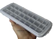 Forma de gelo papinha de silicone 24 cubos cinza com tampa uni su191329