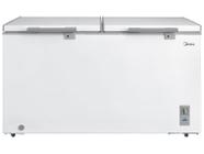 Freezer horizontal Midea de 418 litros, cor branca, com design de duas portas e puxadores metálicos frontais.