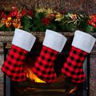 HHOCN Christmas Stockings 3 Pcs 16.5 Polegadas Buffalo Plaid com meias de manga de pelúcia Rústico Enfeite de Natal Conjunto para Decorações de Festa de Natal Familiar (Buffalo Plaid)