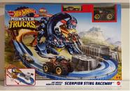 Pista Hot Wheels Monster Trucks Loop Brilha Escuro HBN02 - Fabrica da  Alegria