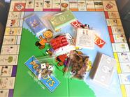 Jogo de Tabuleiro Monopoly Peanuts USAOPOLY - Com Fichas Colecionáveis