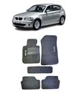 Jogo Tapete Carpete BMW 118i 2007 a 2011 com Logo Bordado Grafite-500.310GRF