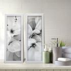 Kit 2 Quadros Decorativos Lavabo Branco Cinza Floral Lírio