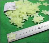 kit 50 Estrelas Amarelas Fluorescentes 3 cm Brilha no Escuro Neon Teto Parede