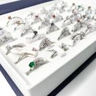 Kit caixa 36 anéis feminino solitários com brilhante colorida sortidas aço inox inoxidável finas 2 mm elegantes