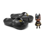 Kit Chinelo Infantil Batman Alcalay Anatomico com Boneco