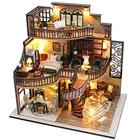 Kit de móveis de madeira em miniatura Lannso DIY Dollhouse com manual eletrônico em inglês, kit de casa de boneca com capa à prova de poeira e caixa de música, mini brinquedos de casa de bonecas de madeira feitos à mão para presente de adulto (M213