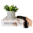 Kit livro decorativo, vaso artesanal triângulo e colar preto