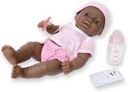 La Newborn Gift Set JC Toys Afro American 12" Life-Like Posable Vinyl Newborn Doll c/ Acessórios rosa impermeável Idades 2+