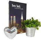 Livro decorativo New York + vaso prata + coração cerâmico