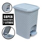 Lixeira 7 Litros Multiuso Com Pedal Cinza Trama Rattan Montada Cozinha Banheiro Escritório Quarto Cesto Lixo