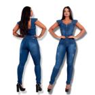 Macacão longo feminino jeans com lycra tipo skinny em lavagem escura