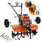 Microtrator Cultivador VMC 700 à Gasolina 4T 212CC 7CV Completo Com 24 Facas Cultivadoras, Enxadas, Rodas Tracionadas, Câmbio 3 Marchas, Farol de Iluminação e Acoplamento Para Carretas e Rebocáveis