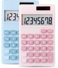 Mini calculadoras 2pcs, calculadora de bolso Calculadora de escritório de bateria solar de 8 dígitos, calculadoras padrão básicas, calculadoras de mesa de energia dupla para escola de escritório doméstico. (Azul, rosa)