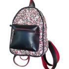 Mini Mochila feminina estampa floral com detalhes em preto