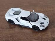 Miniatura Ford GT 2017 Kinsmart 1/38 Metal e Fricção Branca.