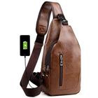 Mochila Sling Bag Peicees de Couro para Homens com Porta USB