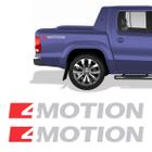 Par de Adesivos Amarok 4 Motion 2017/2023 Emblema Lateral