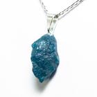 Pingente Pedra Apatita Azul 20mm Bruta Natural Pino Prateado