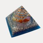 Pirâmide de Orgonite com Pedras do 7 Chakras