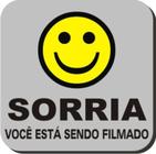 Placa SORRIA VOCE ESTA SENDO FILMADO - 11X11 CM PS 0,8MM Fundo Prata